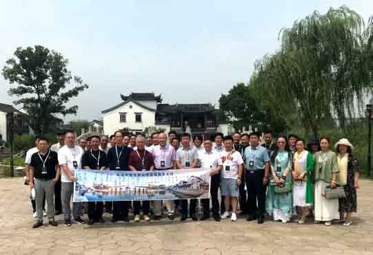 中国玉雕大师代表团参观考察江苏玉石文化产业园