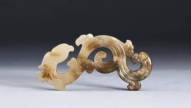 玉在山而木润，玉韫石而山辉：从汉代的玉器艺术特征来看其玉文化