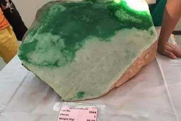 满绿翡翠原石价格表 满绿的翡翠原石多少钱一克？-第1张