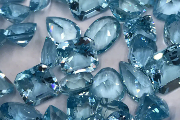海蓝宝是什么宝石?硅酸盐类物质晶体(分布于北部沙漠戈壁)-第2张