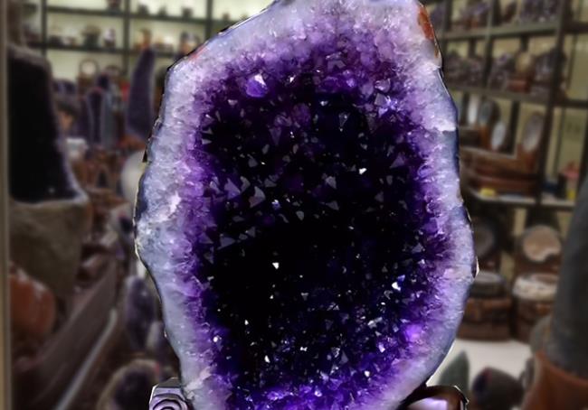 紫水晶洞的功效与作用寓意?