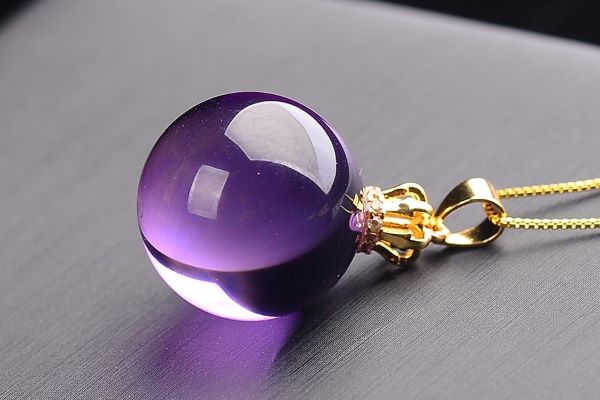 紫水晶吊坠什么样的好？该如何挑选？