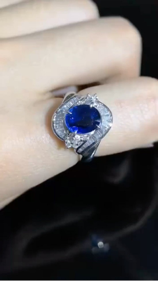 蓝宝石戒指有透明的么(蓝宝石戒指有透明的么)