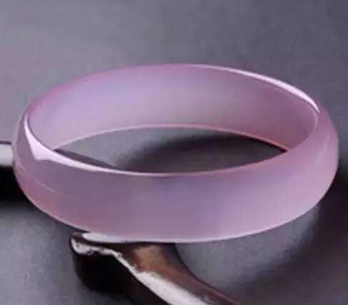 粉紫色翡翠手镯多少钱 浅谈应该如何挑选粉紫翡翠手镯