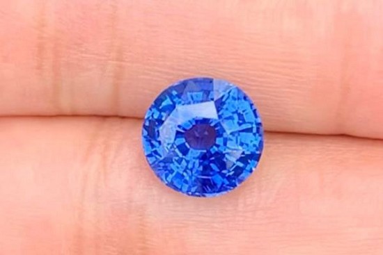 天然蓝宝石是水晶吗