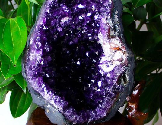 紫晶洞里的方解石寓意什么？
